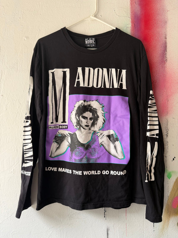 Love Makes the World Go Round longsleeve
