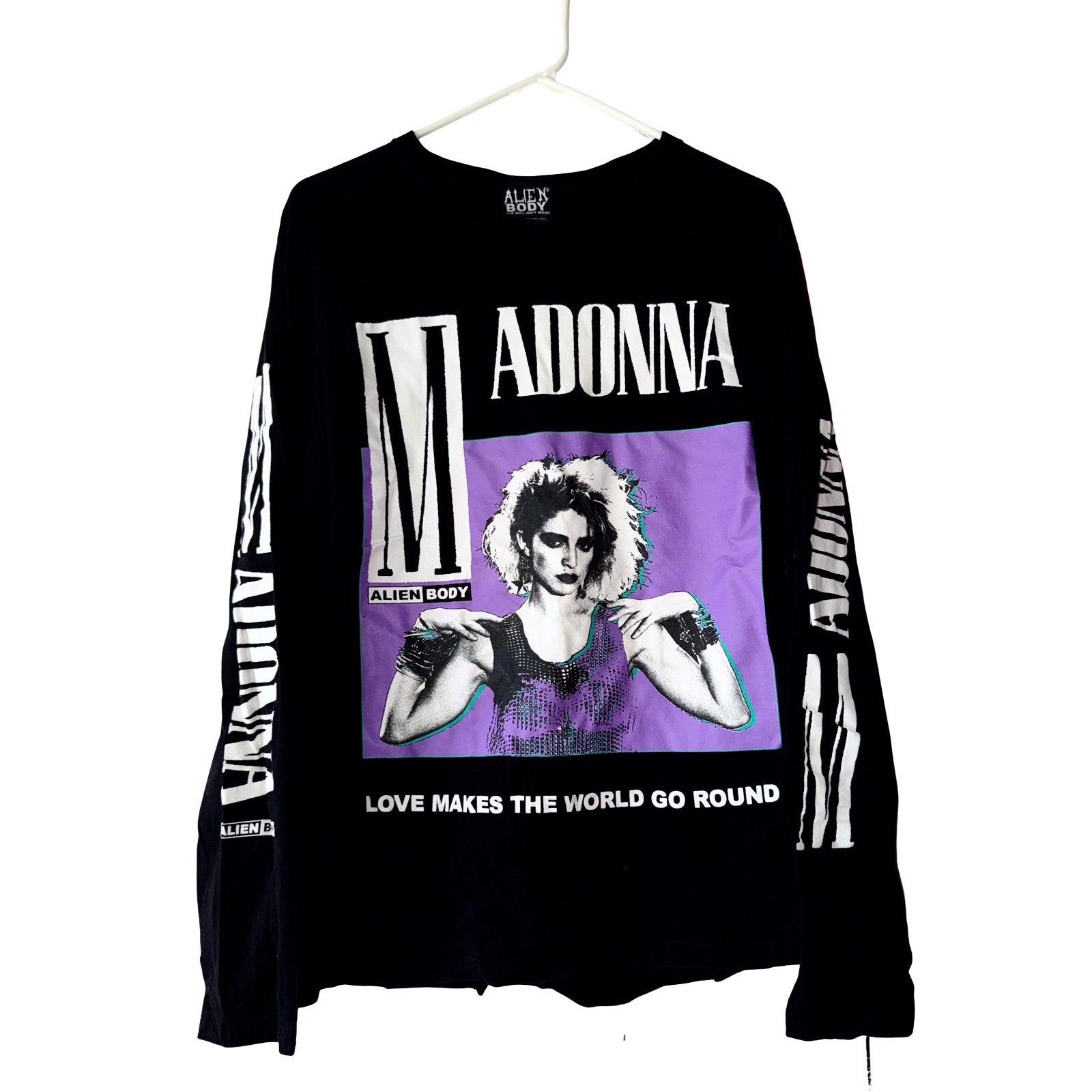 Love Makes the World Go Round longsleeve
